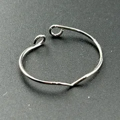 【新品】アクセサリー 指輪 リング シルバー カラー 細め デザイン シンプル◆