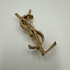 □ YSL イヴ・サンローラン ロゴ ブローチ ゴールドカラー** - メルカリ