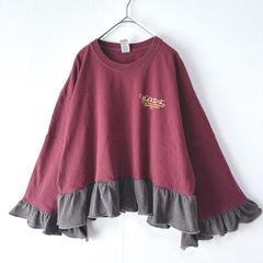古着リメイクTシャツ ボルドー×ブラウン 袖口フリル 裾フリル 左胸ロゴ レディーストップス ゆったり幅 メロー仕上げ