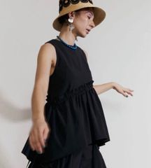 新品 OMMO 24200円 テントライン ニット フレア ノースリ 荻原桃子