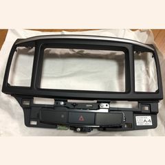 三菱デリカD:5 純正部品MZ598405 ワイド2DIN ナビゲーションパネル