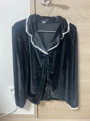 ブラック・ツアーベルベット・レース・ブラウス