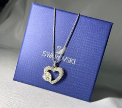 SWAROVSKI ハート ネックレス 5518868 箱有 - メルカリ