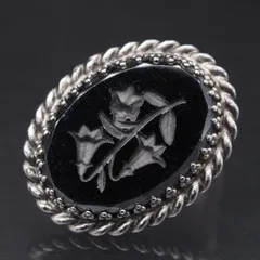 J349 WHITING＆DAVIS CO イヤリング 片耳のみ 花彫刻 ユリ 百合 ヘマタイト風 デザイン シルバー コスチュームジュエリー