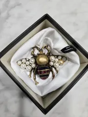 2025年最新】gucciブローチの人気アイテム - メルカリ