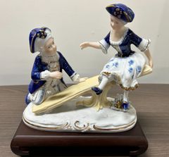 陶器製 置物 貴族風 男女 シーソー フィギュリン - メルカリ