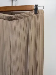 新品 :) ユニクロ プリーツパンツ ベージュ XL