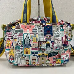6736　LeSportsac　レスポートサック　アーティストインレジデンス　Artist In Residence　2way　ハンドバッグ　トートバッグ　ショルダーバッグ　クロスボディ　太ショルダー　総柄　家　ハウス　街並み　黄色　イエロー　マルチカラー