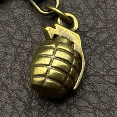 真鍮 キーホルダー キーリング ヴィンテージ ビンテージ アンティーク レトロ 真鍮製 縁起物 ハンドメイド ペンダントトップ 置物 チャーム 手榴弾 114