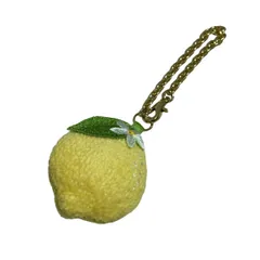 FEILER(フェイラー) キーホルダー(チャーム)新品同様  - イエロー×グリーン×ゴールド	 LOVERARY/レモン/刺繍