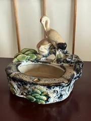 鶴の装飾が施された釉薬のかかった陶磁器製 灰皿アンティーク 古美術