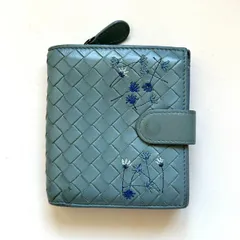 ボッテガヴェネタ　BOTTEGA VENETA 二つ折り財布　イントレチャート　水色　刺繍