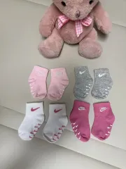 (新品) NIKE ベイビー 靴下 (4足) 12-24m
