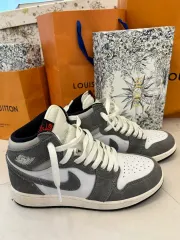 (GS) ジョーダン 1 レトロ ハイ OG ブラック アンド スモーク グレー 230-235