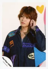 【中古】生写真(ジャニーズ) Hey! Say! JUMP/高木雄也/上半身・衣装青・つなぎデニム・紫・左手糸・首傾げ・目線左/15夏 コンサートパンフ＆グッズ撮影オフショット/公式生写真