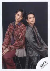 【中古】生写真(STARTO) A.B.C-Z/戸塚祥太・五関晃一/膝上/「A.B.C-Z Concert Tour 2024 F.O.R」グッズオフショット/公式生写真