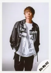 【中古】生写真(ジャニーズ) Kis-My-Ft2/北山宏光/膝上・衣装黒.白・両手後ろ/「Kis-My-Ft2 LIVE TOUR 2020 To-y2」グッズオフショット/公式生写真