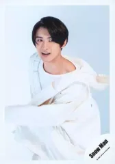 【中古】生写真(ジャニーズ) Snow Man/向井康二/膝上・衣装白・体左向き・目線右・背景白/Johnnys’ ISLAND STORE グッズオフショット’20夏/公式生写真