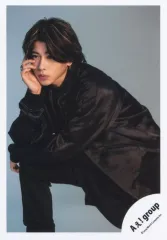 【中古】生写真(STARTO) Aぇ! group/末澤誠也/膝上/「Aぇ! group Debut Tour ～世界で1番AぇLIVE～」グッズオフショット/公式生写真