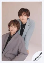 【中古】生写真(STARTO) Hey! Say! JUMP/八乙女光・薮宏太/上半身/「Hey! Say! JUMP LIVE TOUR 2024-2025 H+」グッズオフショット/公式生写真