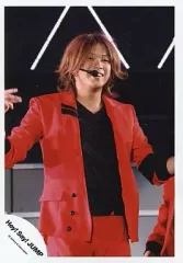 【中古】生写真(ジャニーズ) Hey! Say! JUMP/高木雄也/ライブフォト・腰上・衣装赤黒・両手広げ・笑顔/公式生写真