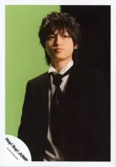 【中古】生写真(ジャニーズ) Hey! Say! JUMP/伊野尾慧/上半身・衣装黒白・ネクタイ・体斜め左向き・背景緑黒/公式生写真