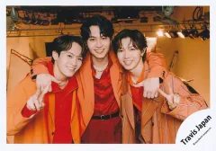 【中古】生写真(STARTO) Travis Japan/松倉海斗・松田元太・七五三掛龍也/横型・膝上/アルバム「Road to A」MV＆ジャケ写オフショット/公式生写真