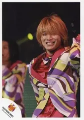 【中古】生写真(ジャニーズ) TOTTORI 0823：関ジャニ∞/安田章大/ライブフォト・上半身・衣装混色・インナー赤・後ろにメンバー・背景黒/えっ! ホンマ!? ビックリ!! TOUR 2007/公式生写真