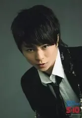 【中古】生写真(ジャニーズ) 嵐/櫻井翔/衣装黒・上半身・ネクタイ黒・背景緑・ARASHI Anniversary Tour 5×10/公式生写真