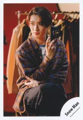 【中古】生写真(STARTO) Snow Man/向井康二/膝上/シングル「LOVE TRIGGER / We’ll go together」MV＆ジャケ写オフショット/公式生写真