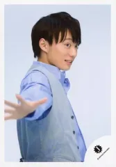 【中古】生写真(ジャニーズ) 関西ジャニーズJr./福本大晴/上半身・衣装青・グレー・右向き・右手パー・背景白/関西ジャニーズJr.「SPRING SPECIAL SHOW 2019」グッズオフショット/公式生写真