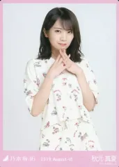 【中古】アイドル(AKB48・SKE48) 秋元真夏/上半身・「アロハ」/乃木坂46 2019.August-VI WebShop限定 生写真カード