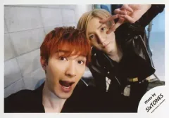 【中古】生写真(ジャニーズ) SixTONES/京本大我・ジェシー/横型・上半身・衣装黒・ジェシー口開け・京本左手ピース・体傾け/「Ｊohnnys’ ISLAND セルフィー」/公式生写真(アイランドストア限定)