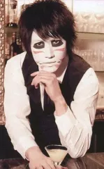 【中古】コレクションカード(男性) ゴールデンボンバー/樽美酒研二/上半身・肘付き・左手顎・右手カクテルグラス/ゴールデン・スクラッチ Vol.4