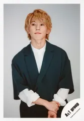 【中古】生写真(ジャニーズ) Aぇ! group/末澤誠也/上半身・衣装緑・右手左腕・目線左上/「僕らAぇ! groupがbrakeしそうですねん?!」グッズオフショット/公式生写真