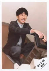 【中古】生写真(ジャニーズ) ジャニーズWEST/□田崇裕/全身・座り/シングル「黎明/進むしかねぇ」MVオフショット/公式生写真