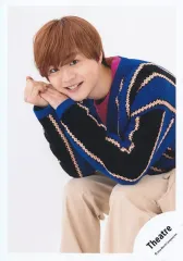 【中古】生写真(STARTO) AmBitious/岡佑吏/膝上/「おいでよ!ミナミ笑店街」グッズオフショット/公式生写真