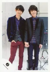 【中古】生写真(ジャニーズ) 関西ジャニーズJr./向井康二・室龍太/全身(足見切れ)・衣装黒・紫・チェック柄・手繋ぎ・向井右手ポケット/15冬「X’mas Show 2015」グッズ撮影オフショット/公式生写真