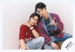 【中古】生写真(STARTO) A.B.C-Z/橋本良亮・戸塚祥太/横型・膝上/「A.B.C-Z Concert Tour 2024 F.O.R」グッズオフショット/公式生写真