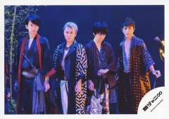 【中古】生写真(ジャニーズ) 関ジャニ∞/集合(4人)/横型・膝上・衣装黒.白.赤・刀・着物・渋谷目線下・木・背景青/『NOROSHI』PV＆ジャケ写撮影＆『Black of night』PV撮影/公式生写真