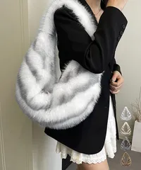 ハーフムーンファーショルダートートバッグ