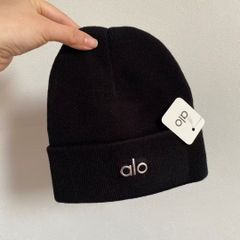 【新品入荷】ニット帽 シルバーロゴ刺繍 折り返しデザイン 多シーン対応