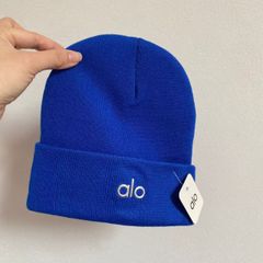 【新品入荷】ニット帽 折り返しデザイン シルバーロゴ付き ファッショナブル