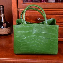 鮮やかグリーン 本物クロコ ハンドバッグ 通勤・フォーマル対応 内ポケット充実