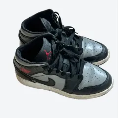 ナイキ エア ジョーダン1 ミッド ブラック/グレー 235