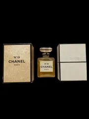 シャネル N°19 香水 内容量7ml ミニボトル トラベルサイズ ココ・シャネル 創設者 誕生日 8月19日 フローラル-ウッディ-グリーン香り ジャスミン ローズ イランイラン フローラル 歴史的名香 N25L(T)15