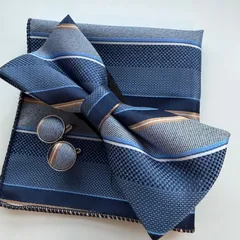 ③-1  蝶ネクタイ　ポケットチーフ　カフス3点セット