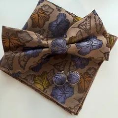 ③-3  蝶ネクタイ　ポケットチーフ　カフス3点セット