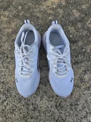 プーマ 白 メッシュ スニーカー