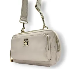 【美品】トミーヒルフィガー ショルダーバッグ レザー 本革 ホワイト THロゴ カメラバッグ ポシェット 斜め掛け可 レディース コンパクト ミニショルダー ゴールド金具 カジュアル スポーティー デイリーユース ワイドストラップ クリーニング済み s21